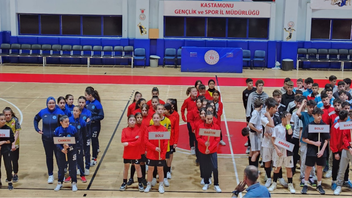 Kız Futsal Takımımız Kastamonun'da İlimizi ve Okulumuzu Başarılı Bir Şekilde Temsil Ettti. Takımımızı tebrik eder ,başarılarının devamını dileriz.