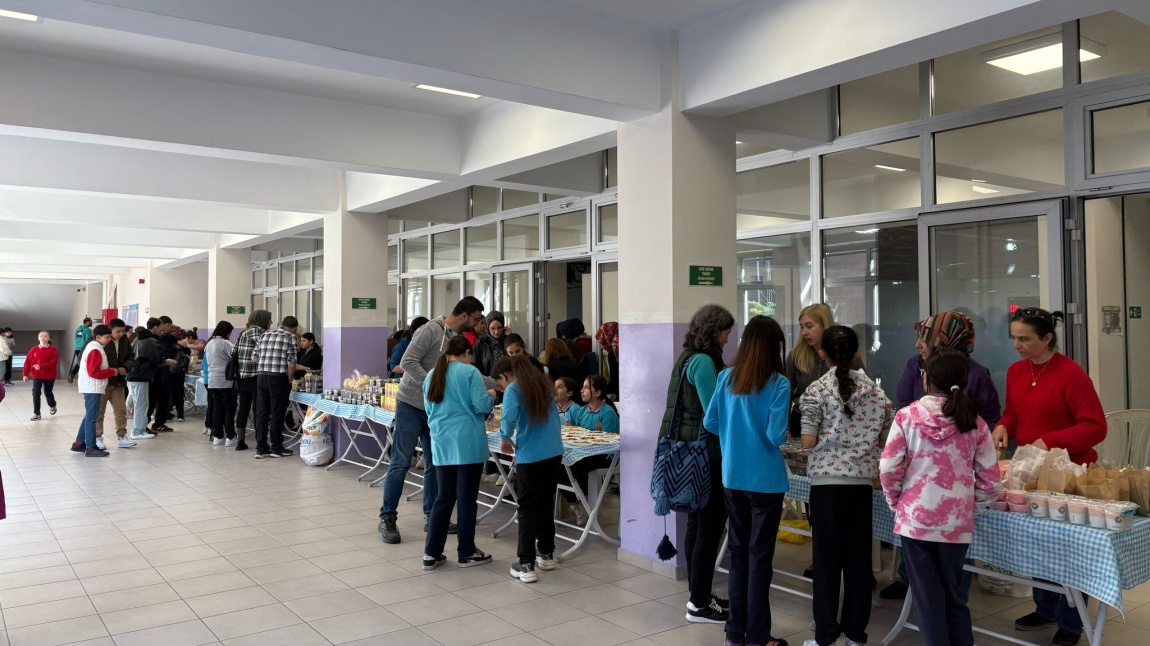 Okulumuzda 5.Sınıflarımızın Düzenlediği Kermes Etkinliği Yapıldı.