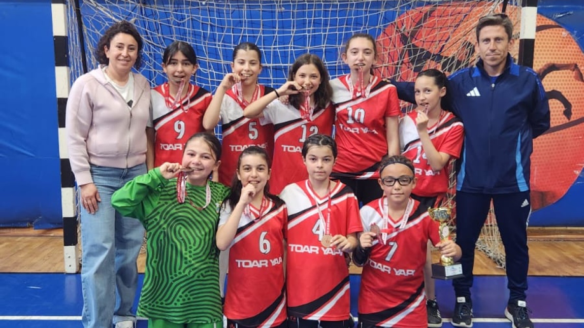Küçük Kızlar Futsal Takımımız İl 4.Olmuştur .Takımımız Tebrik Eder, Başarılarının Devamını Dileriz.